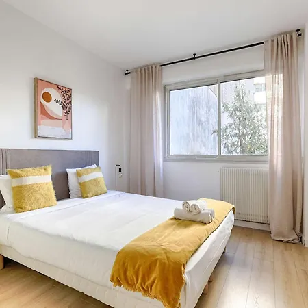 De Charme Proche De La Tour Eiffel 1br Apartment *