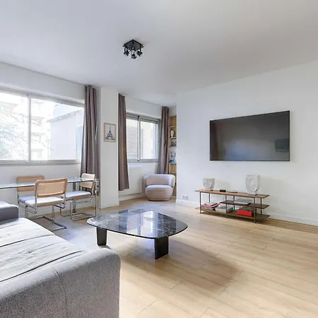 De Charme Proche De La Tour Eiffel 1br Apartment Paris