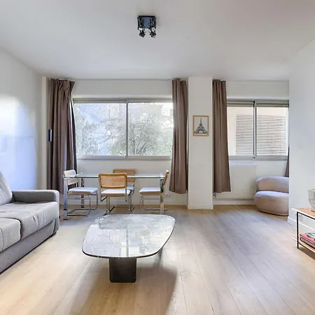 Apartment De Charme Proche De La Tour Eiffel 1br Paris